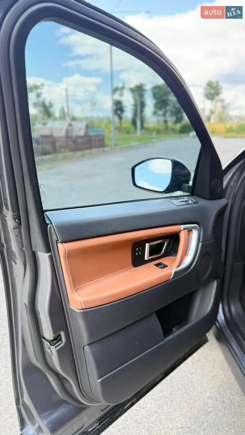2016 Land Rover Discovery - мініатюра 25