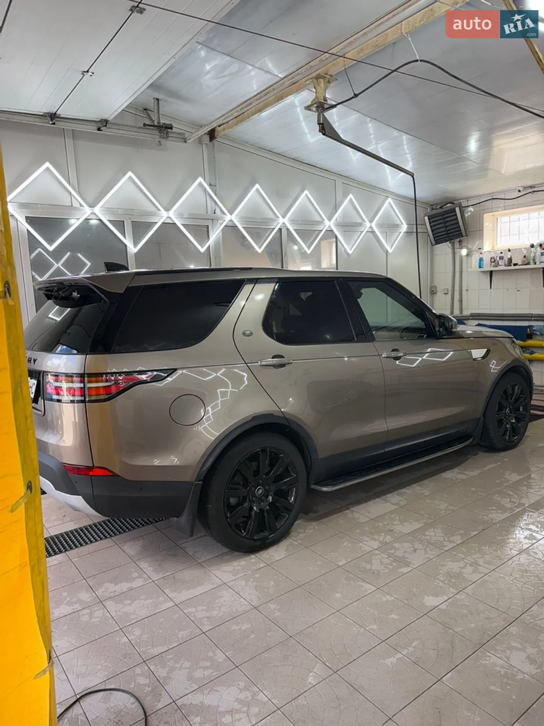 2017 Land Rover Discovery - мініатюра 2