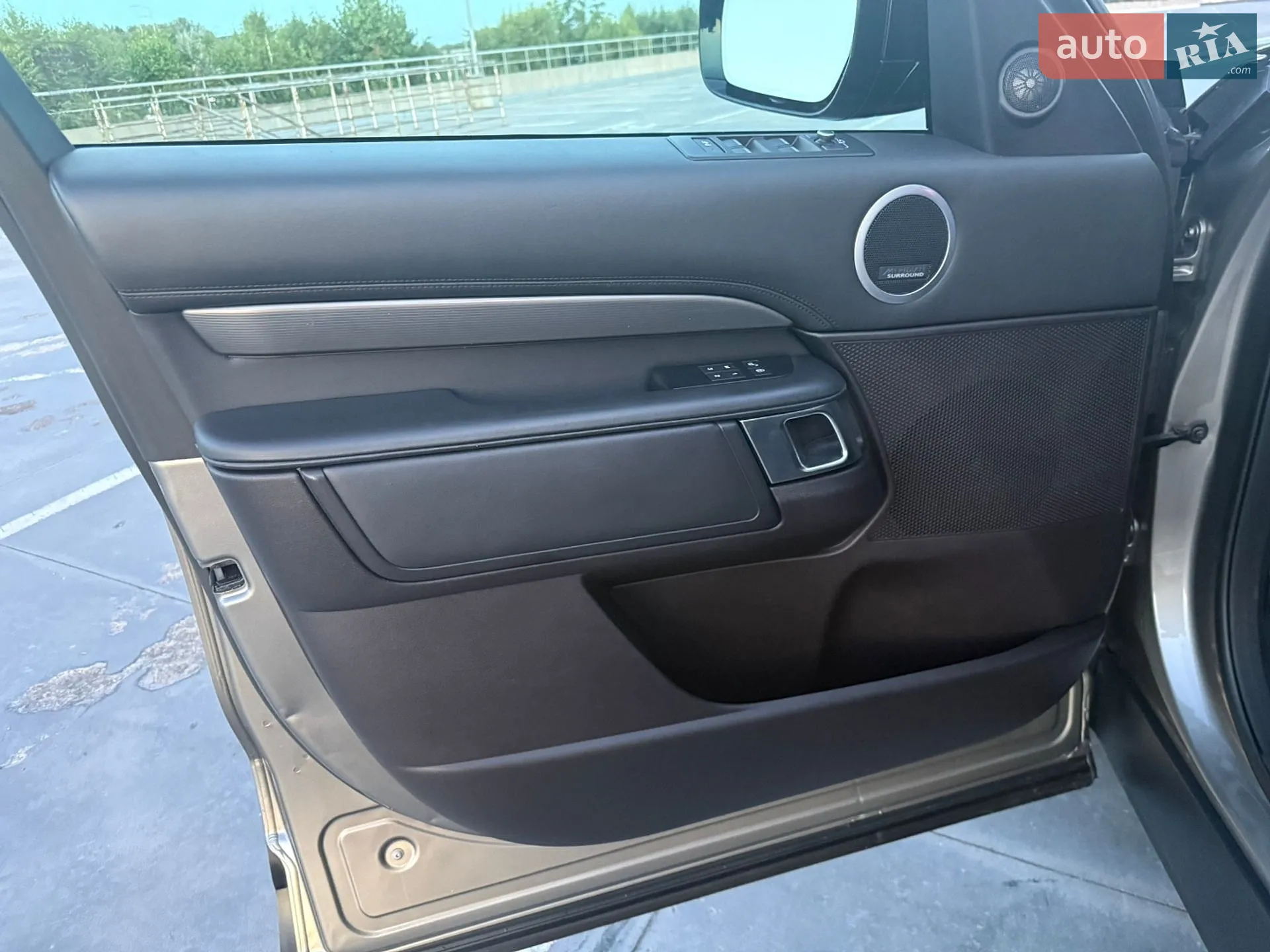 2017 Land Rover Discovery - мініатюра 23