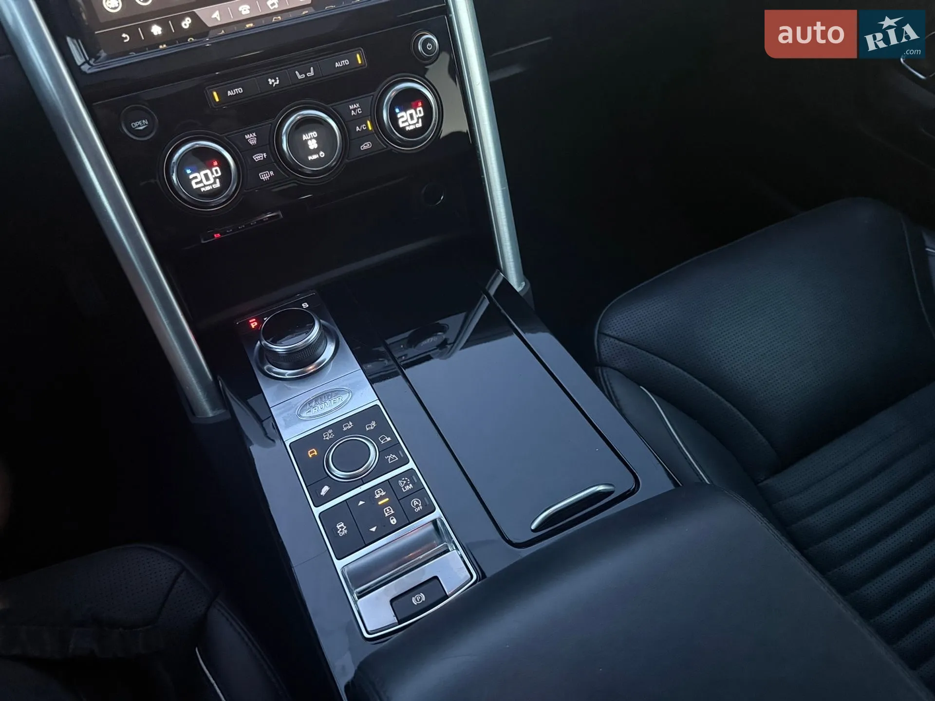 2017 Land Rover Discovery - мініатюра 29