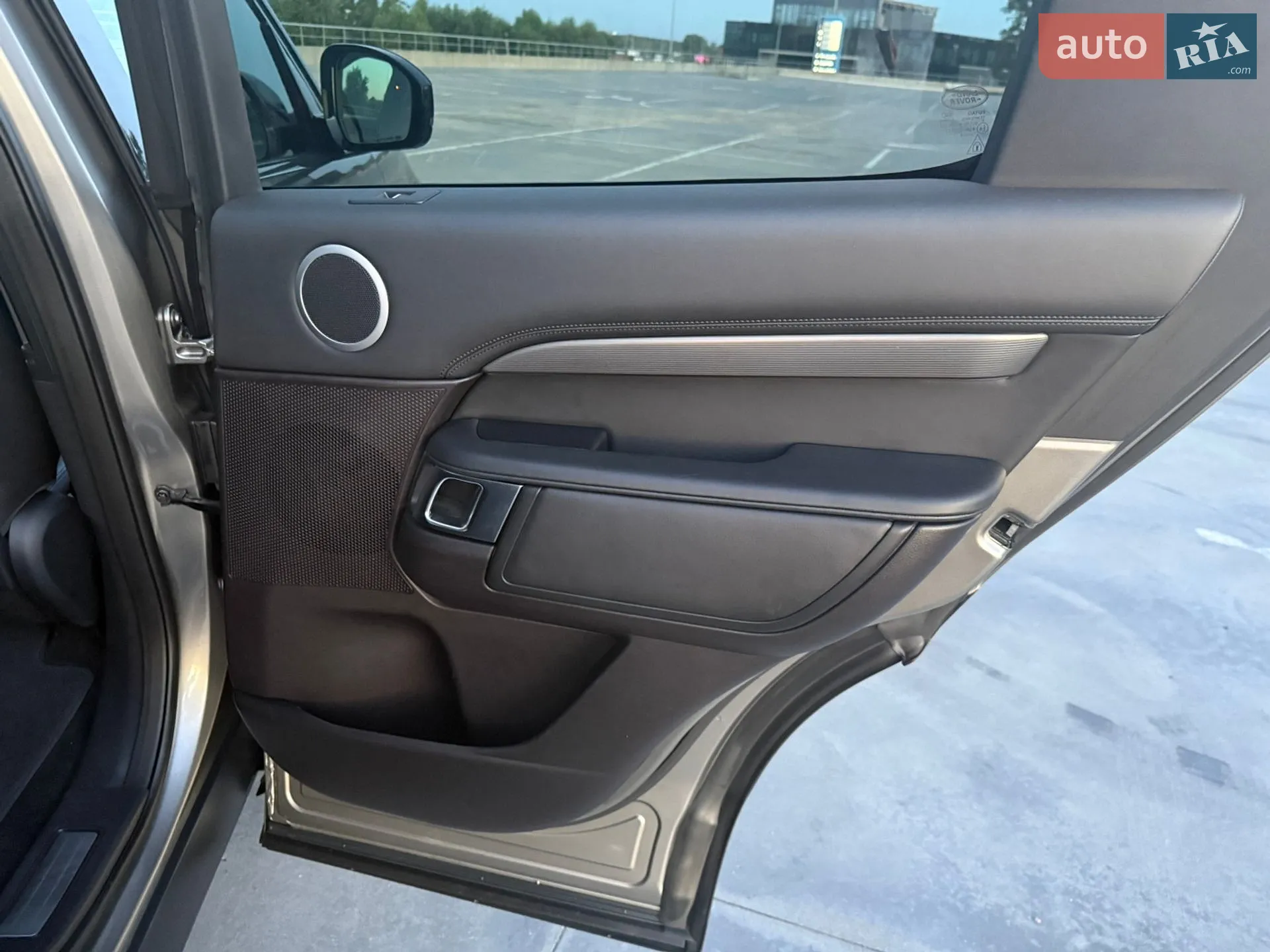 2017 Land Rover Discovery - мініатюра 37