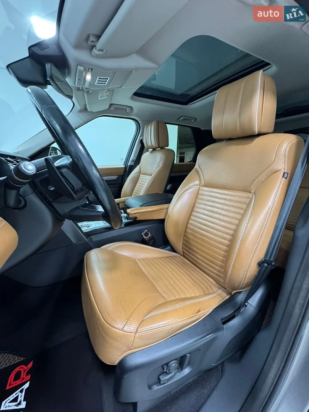 2017 Land Rover Discovery - мініатюра 28