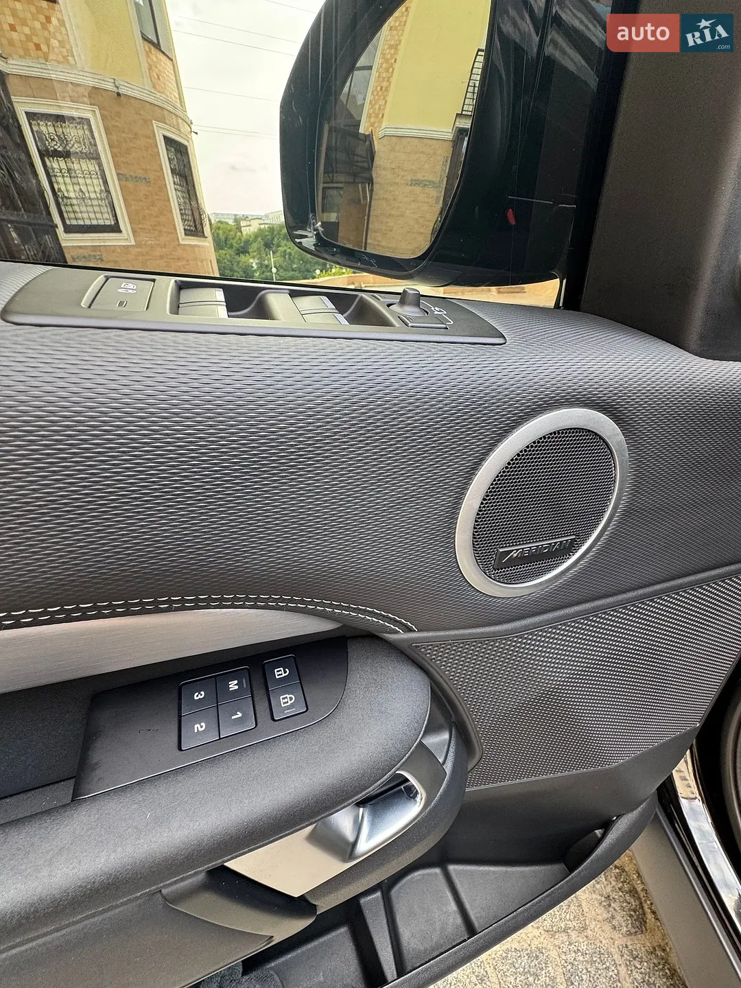 2023 Land Rover Discovery - мініатюра 23