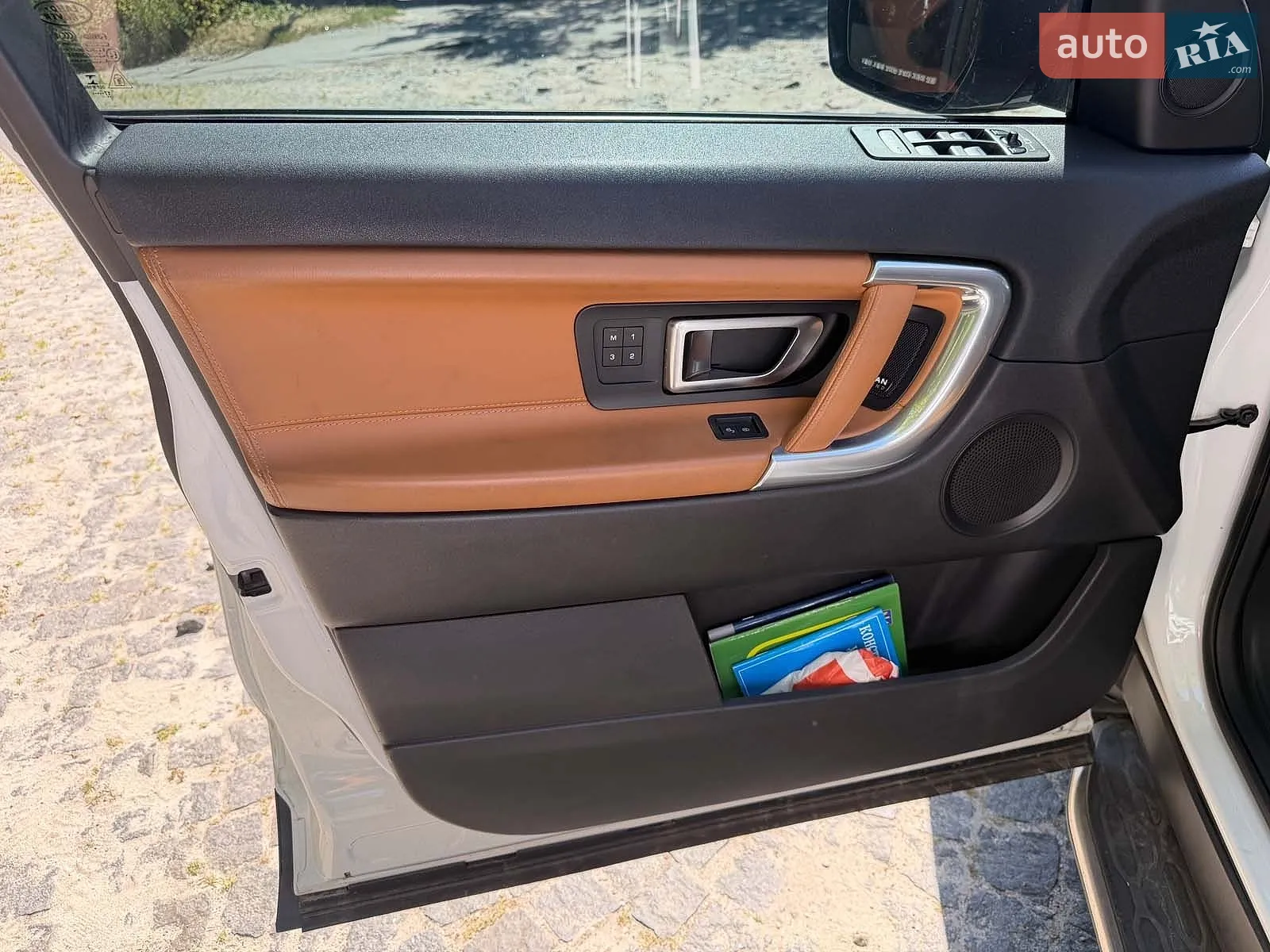 2017 Land Rover Discovery - мініатюра 14