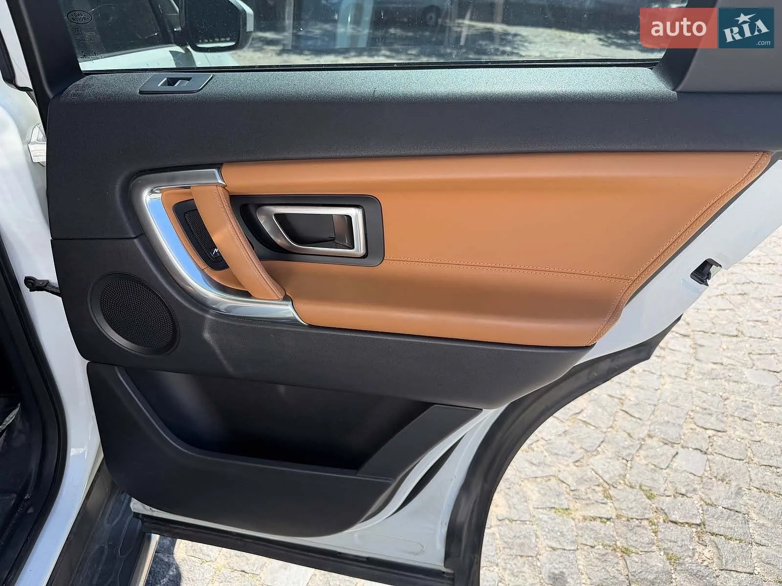 2017 Land Rover Discovery - мініатюра 24