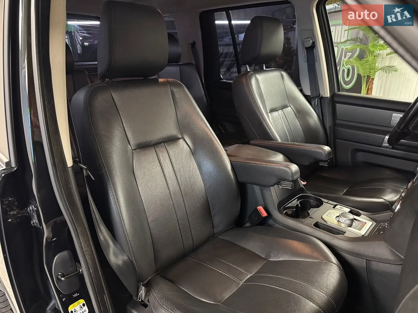 2016 Land Rover Discovery - мініатюра 32