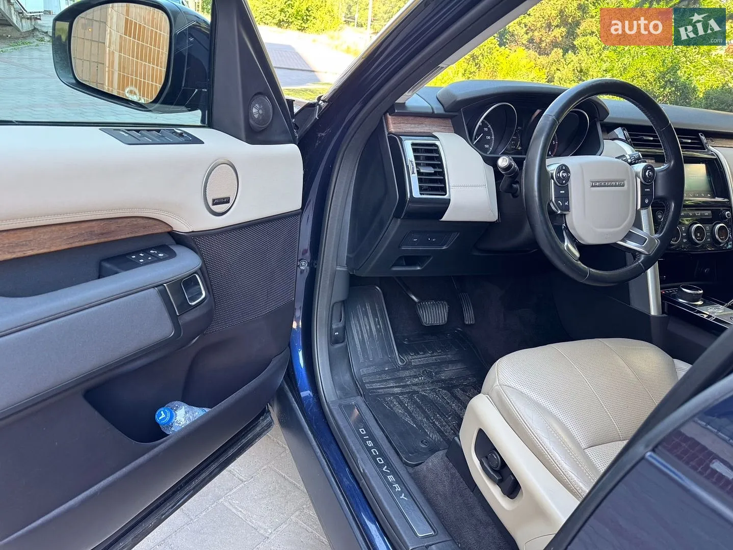 2017 Land Rover Discovery - мініатюра 14