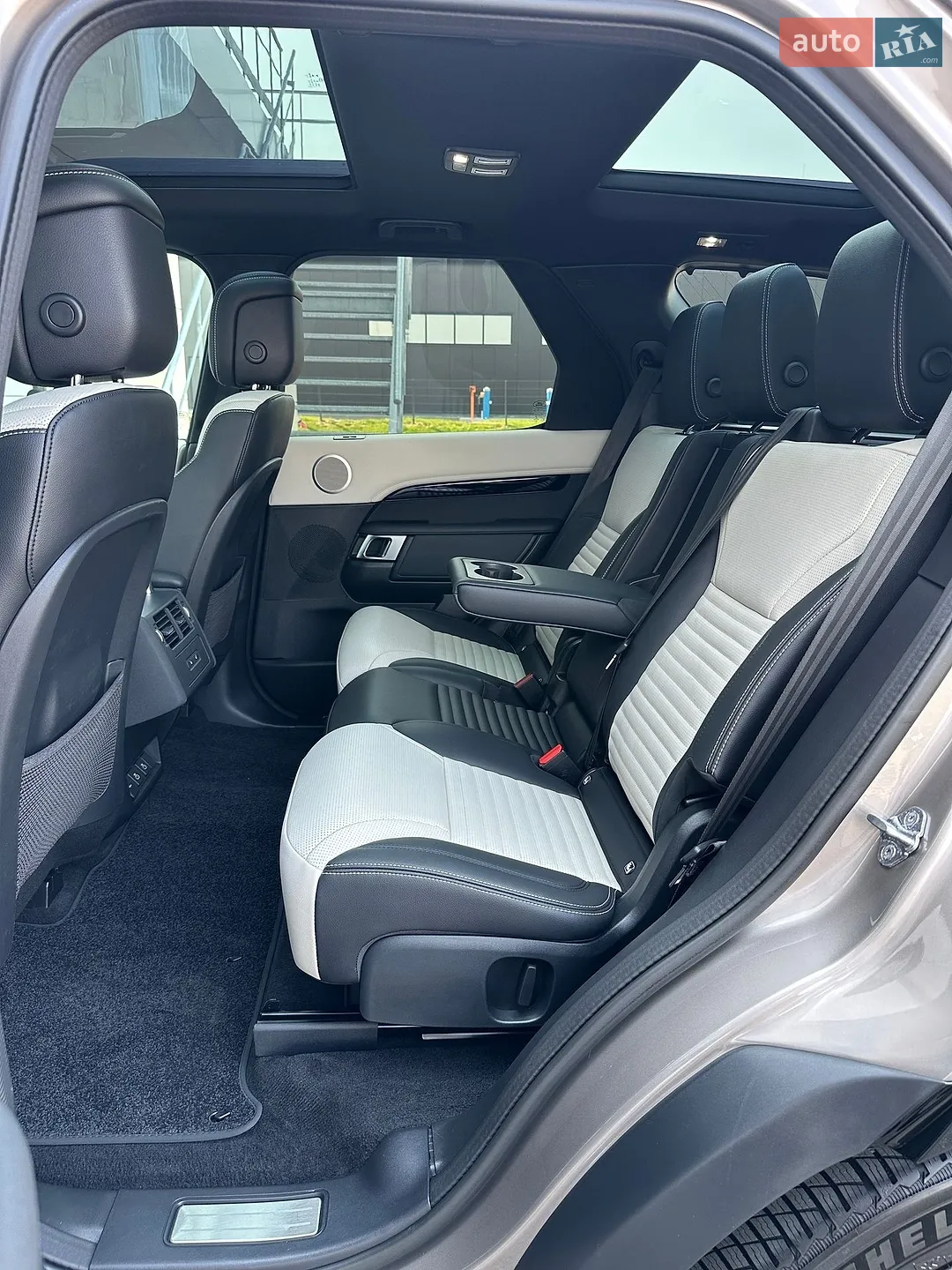 2023 Land Rover Discovery - мініатюра 21