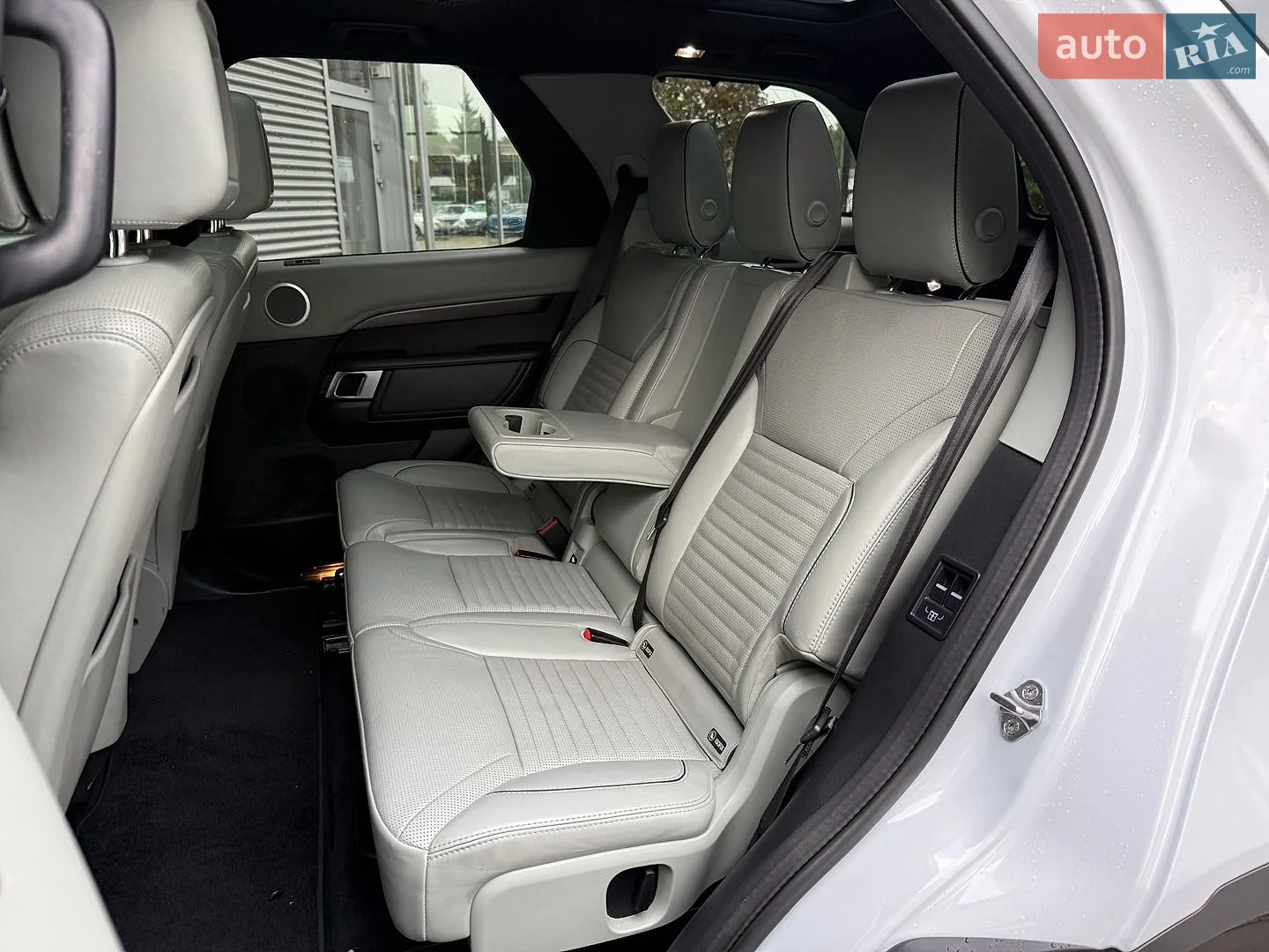 2019 Land Rover Discovery - мініатюра 28