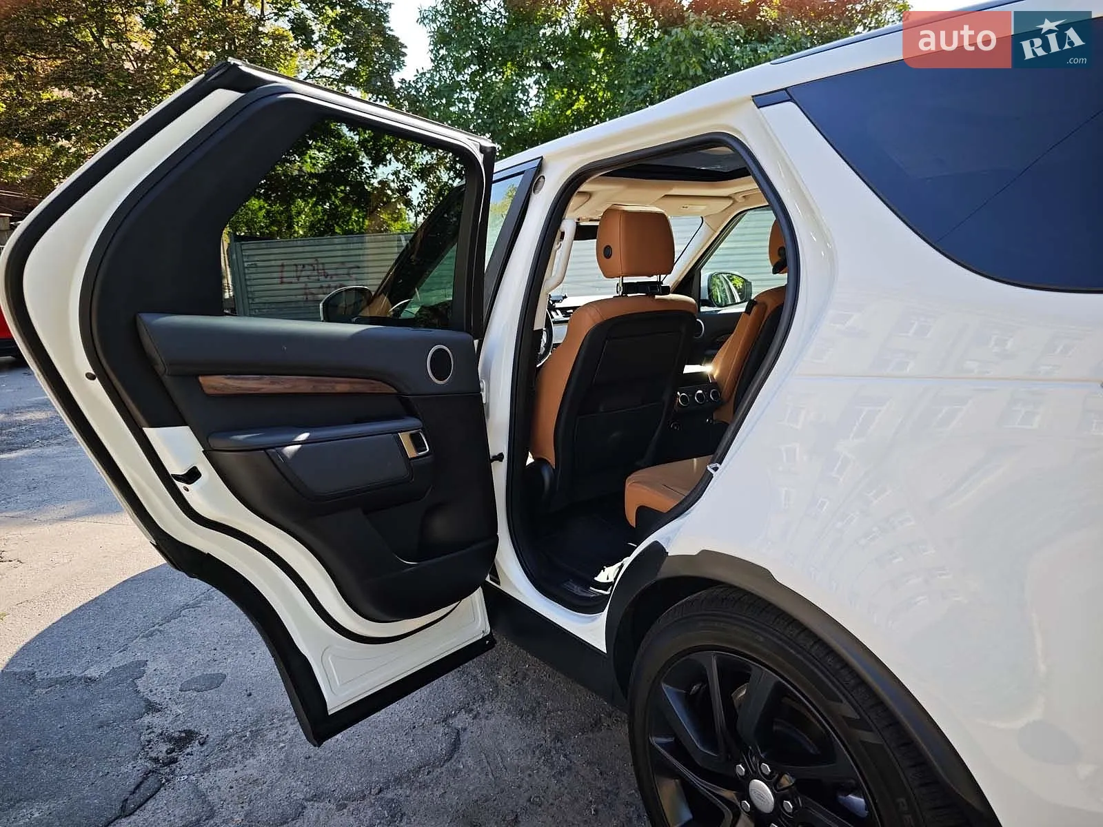 2017 Land Rover Discovery - мініатюра 22