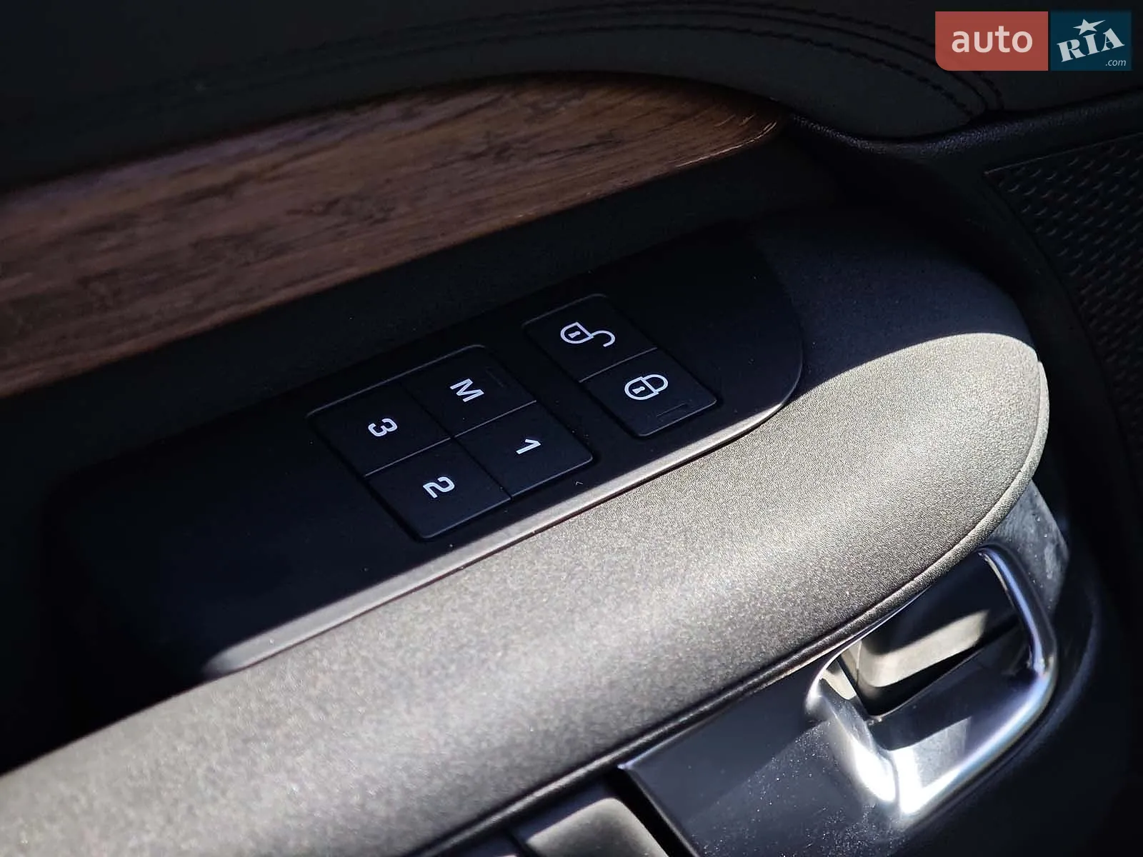 2017 Land Rover Discovery - мініатюра 34