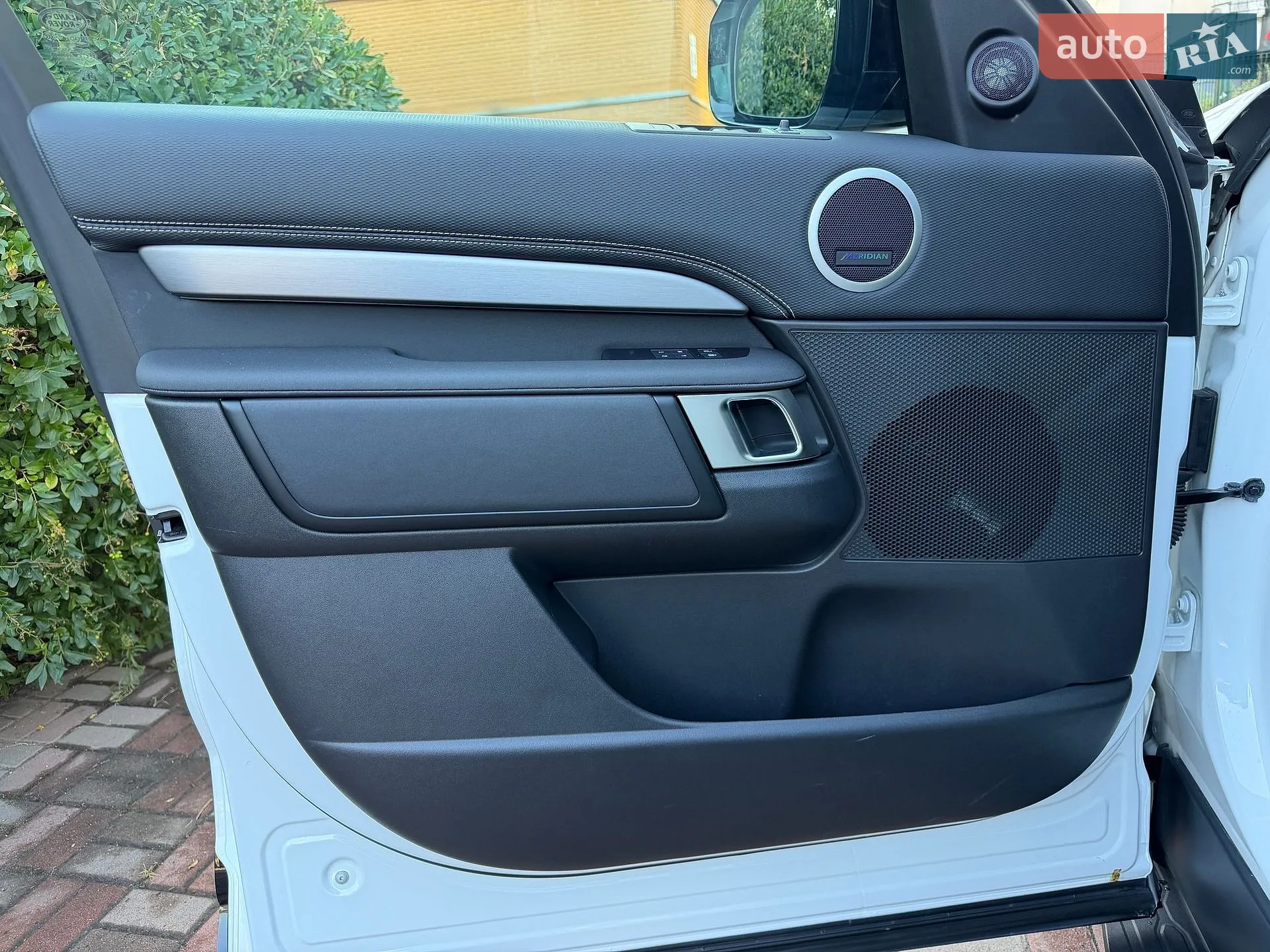 2023 Land Rover Discovery - мініатюра 13