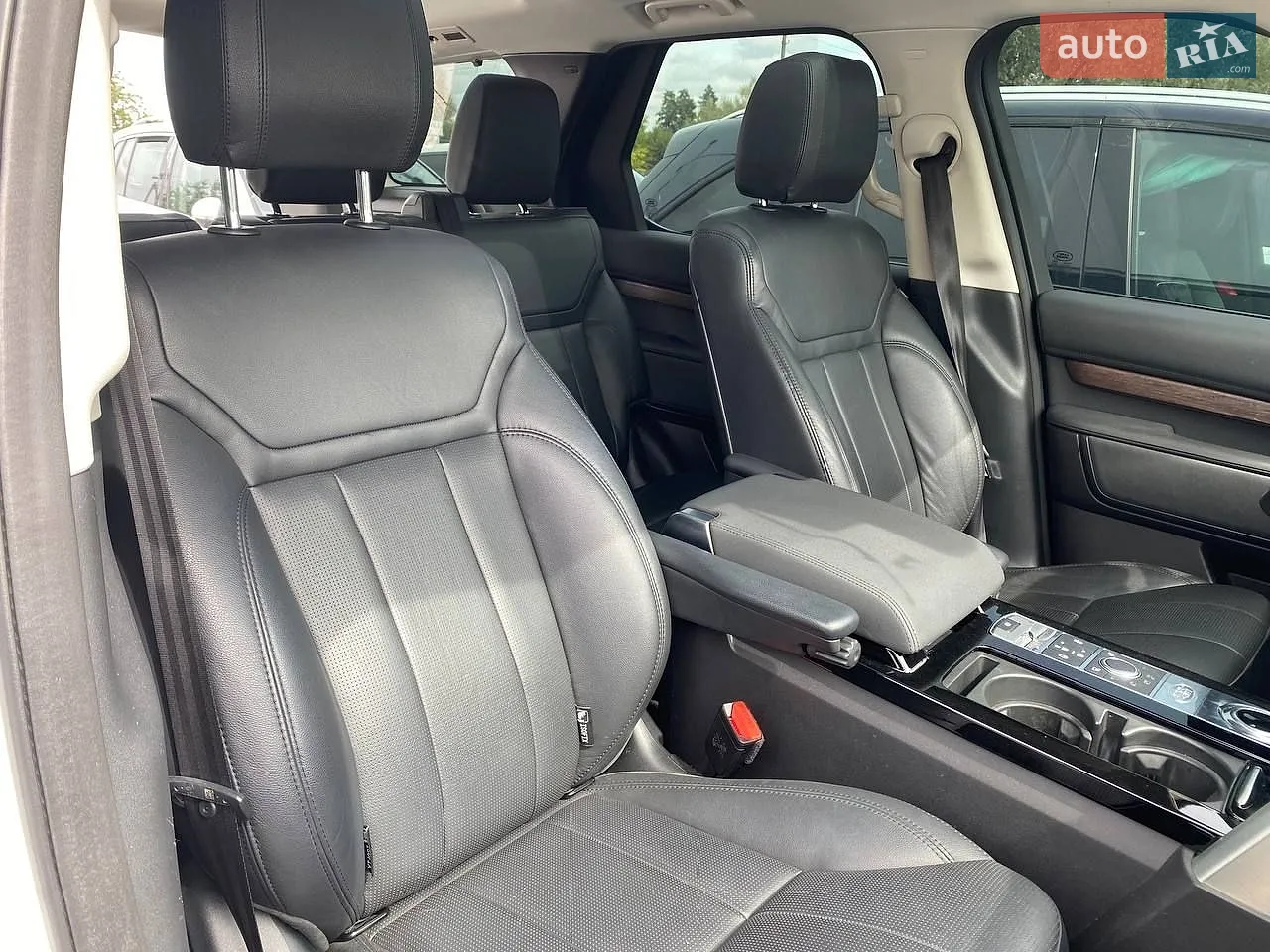 2018 Land Rover Discovery - мініатюра 18