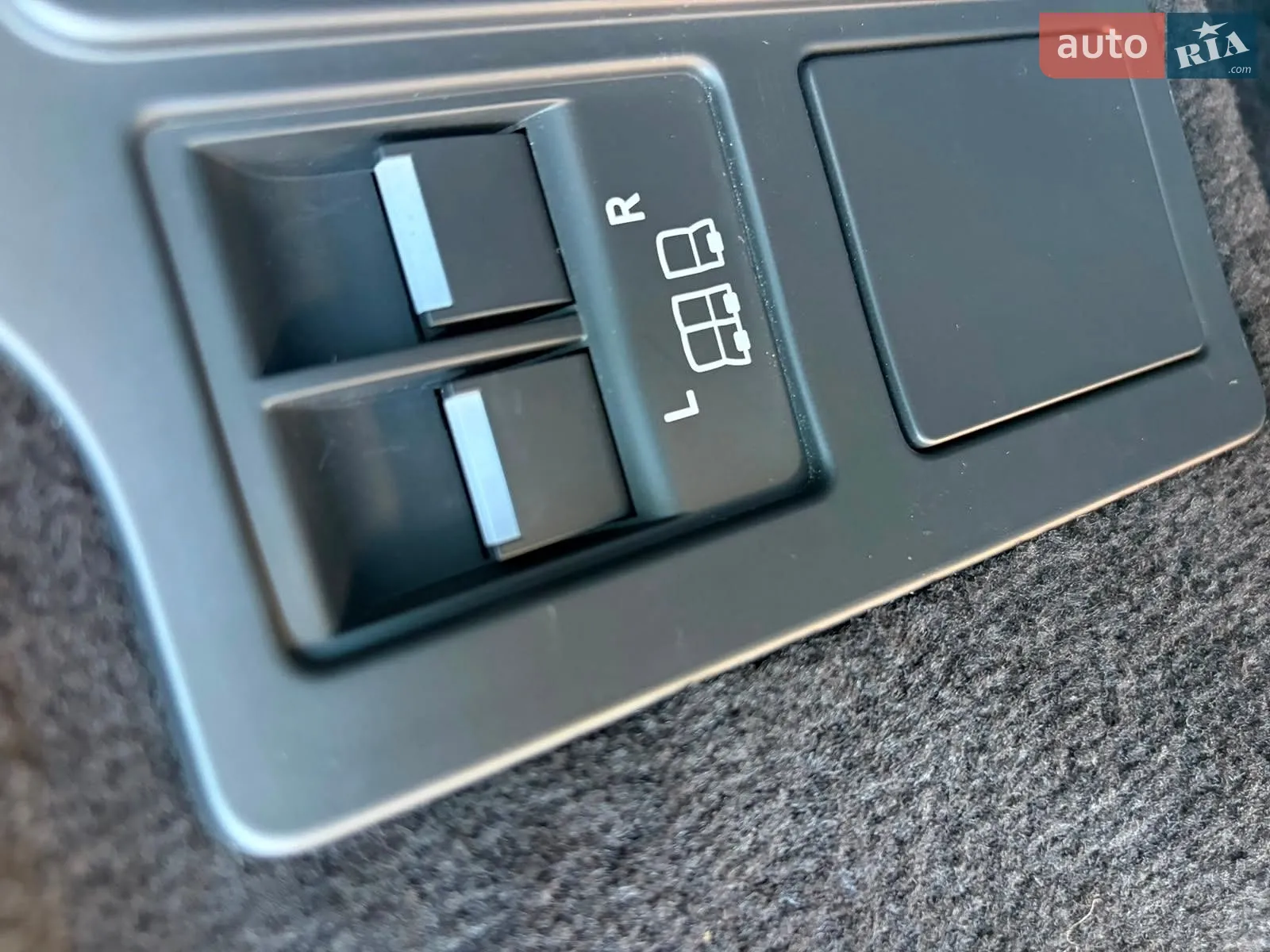 2021 Land Rover Discovery - мініатюра 54