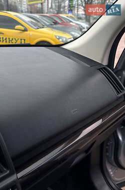 Позашляховик / Кросовер Land Rover Freelander 2013 в 