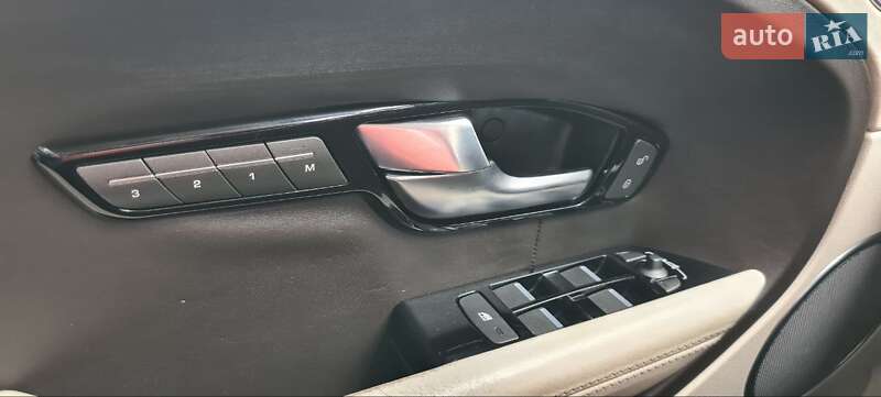 Внедорожник / Кроссовер Land Rover Range Rover Evoque 2012 в Луцке