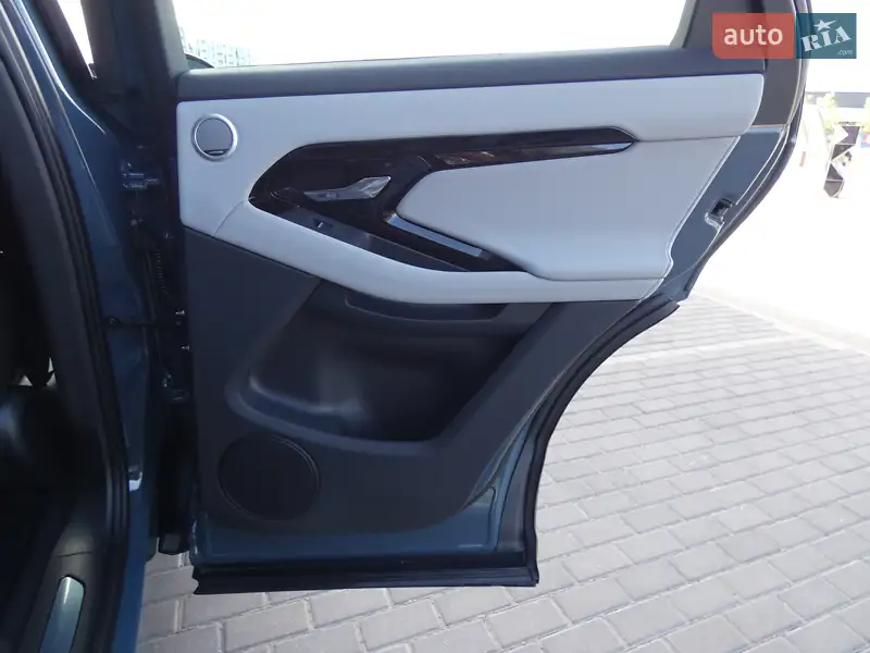 Позашляховик / Кросовер Land Rover Range Rover Evoque 2024 в 