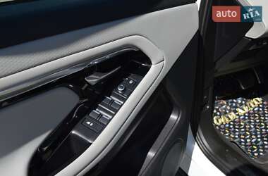 Позашляховик / Кросовер Land Rover Range Rover Evoque 2020 в 