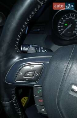 Внедорожник / Кроссовер Land Rover Range Rover Evoque 2012 в 