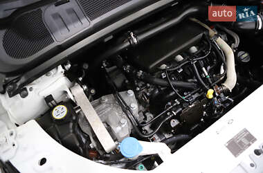 Внедорожник / Кроссовер Land Rover Range Rover Evoque 2015 в 