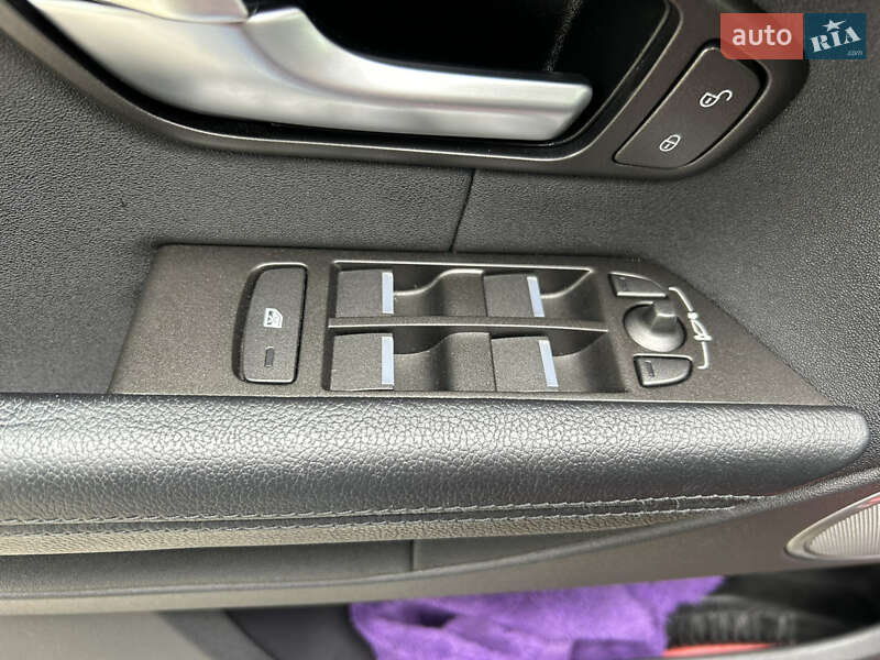 Внедорожник / Кроссовер Land Rover Range Rover Evoque 2015 в Львове