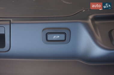 Внедорожник / Кроссовер Land Rover Range Rover Evoque 2019 в 