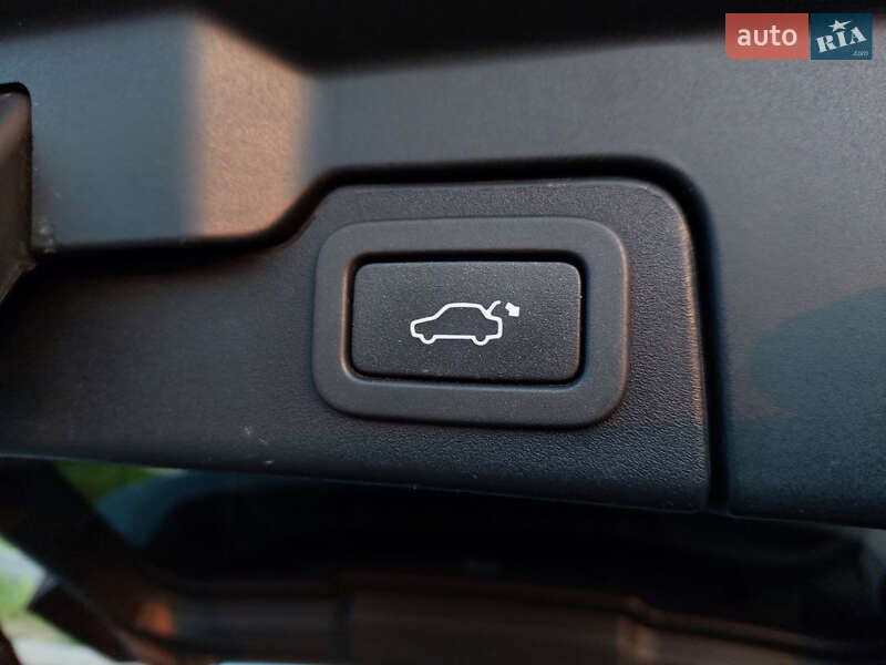 Внедорожник / Кроссовер Land Rover Range Rover Evoque 2015 в Ровно