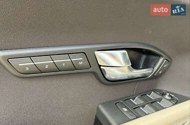 Внедорожник / Кроссовер Land Rover Range Rover Evoque 2013 в 