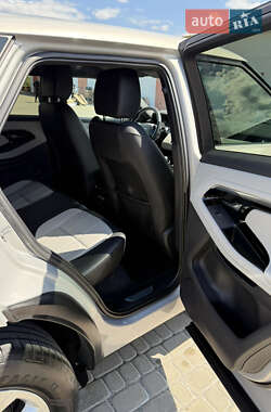 Внедорожник / Кроссовер Land Rover Range Rover Evoque 2019 в 