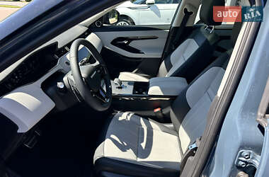 Позашляховик / Кросовер Land Rover Range Rover Evoque 2024 в 