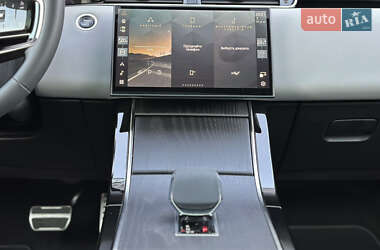 Внедорожник / Кроссовер Land Rover Range Rover Evoque 2024 в 