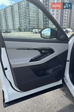 Внедорожник / Кроссовер Land Rover Range Rover Evoque 2021 в 