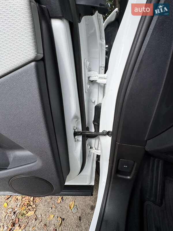 Внедорожник / Кроссовер Land Rover Range Rover Evoque 2020 в Умани фото 37 Внедорожник / Кроссовер Land Rover Range Rover Evoque 2020 в Умани