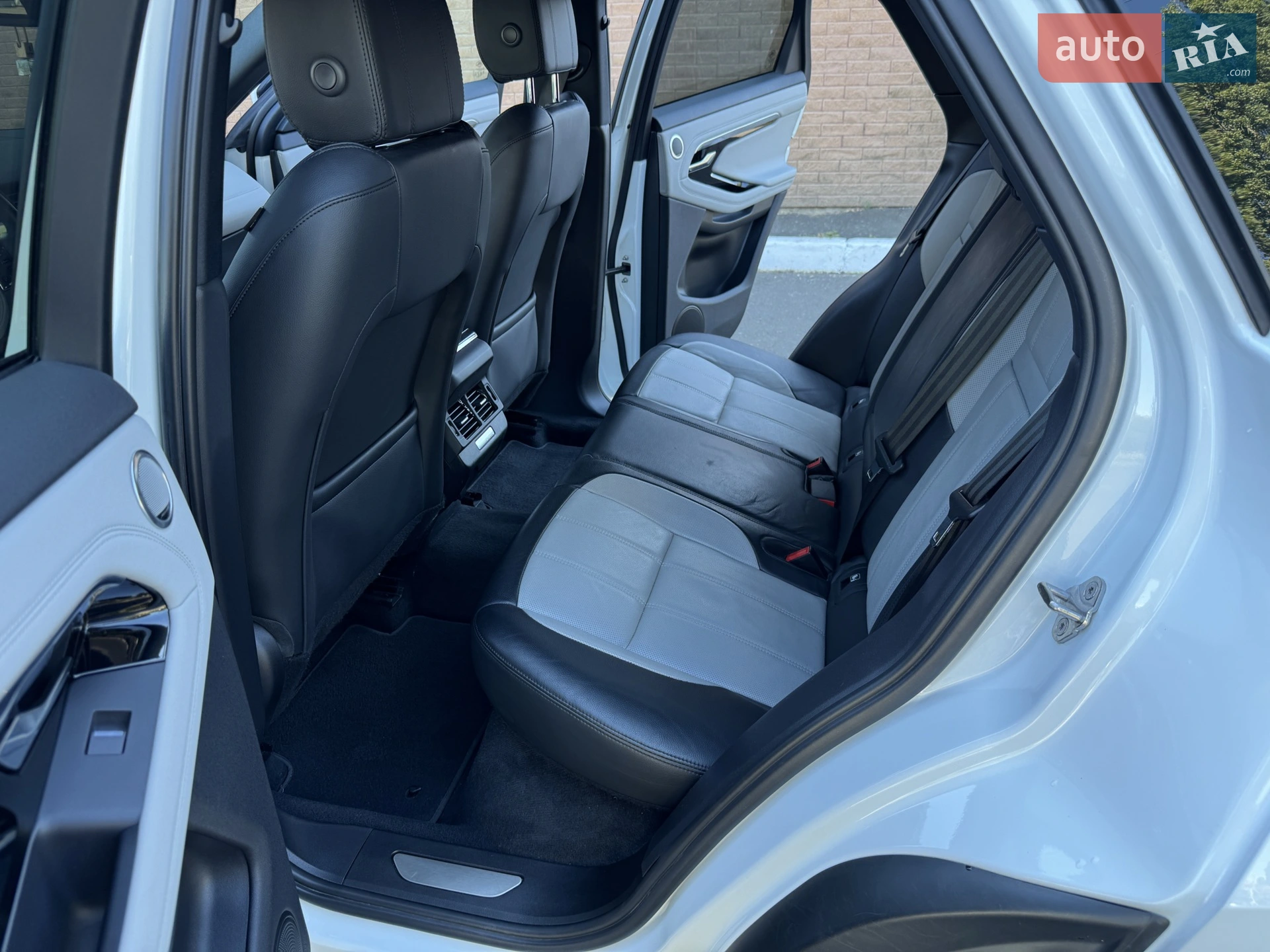 2019 Land Rover Range Rover Evoque - мініатюра 39
