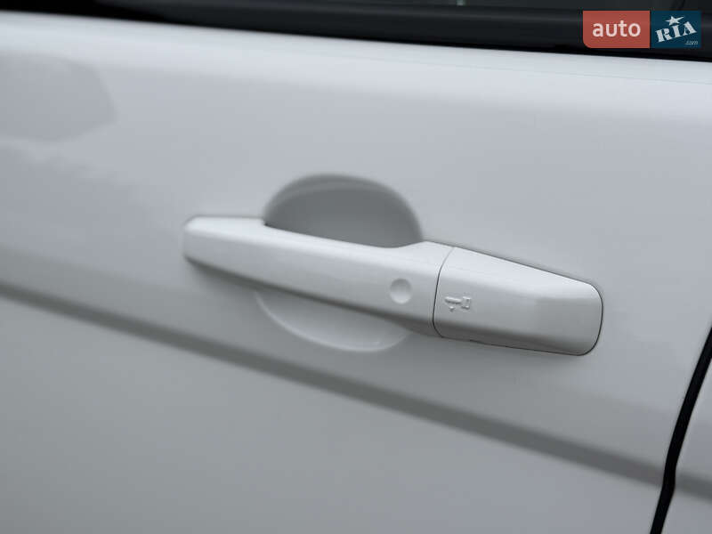 Внедорожник / Кроссовер Land Rover Range Rover Evoque 2015 в Ровно