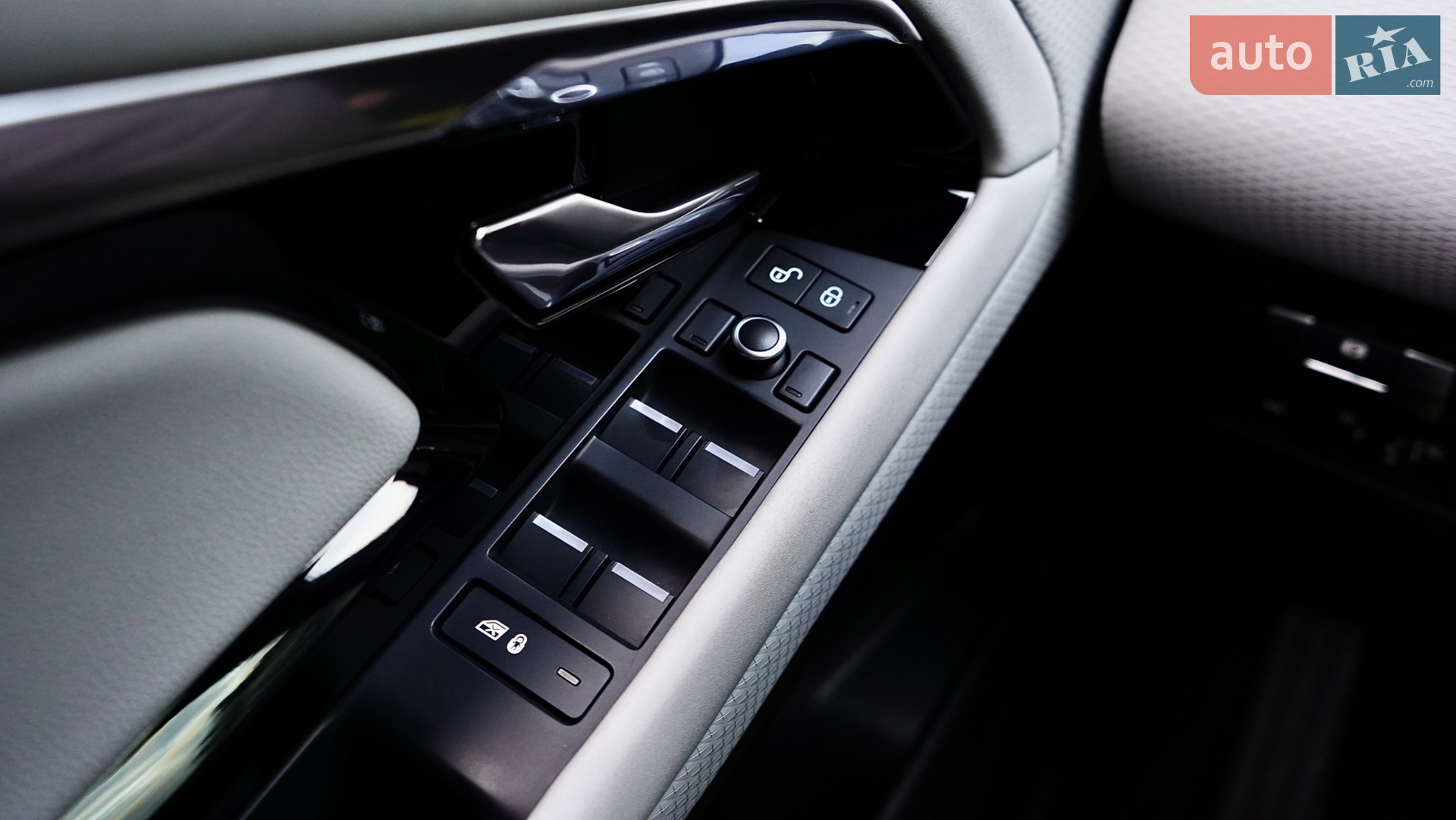2019 Land Rover Range Rover Evoque - мініатюра 28