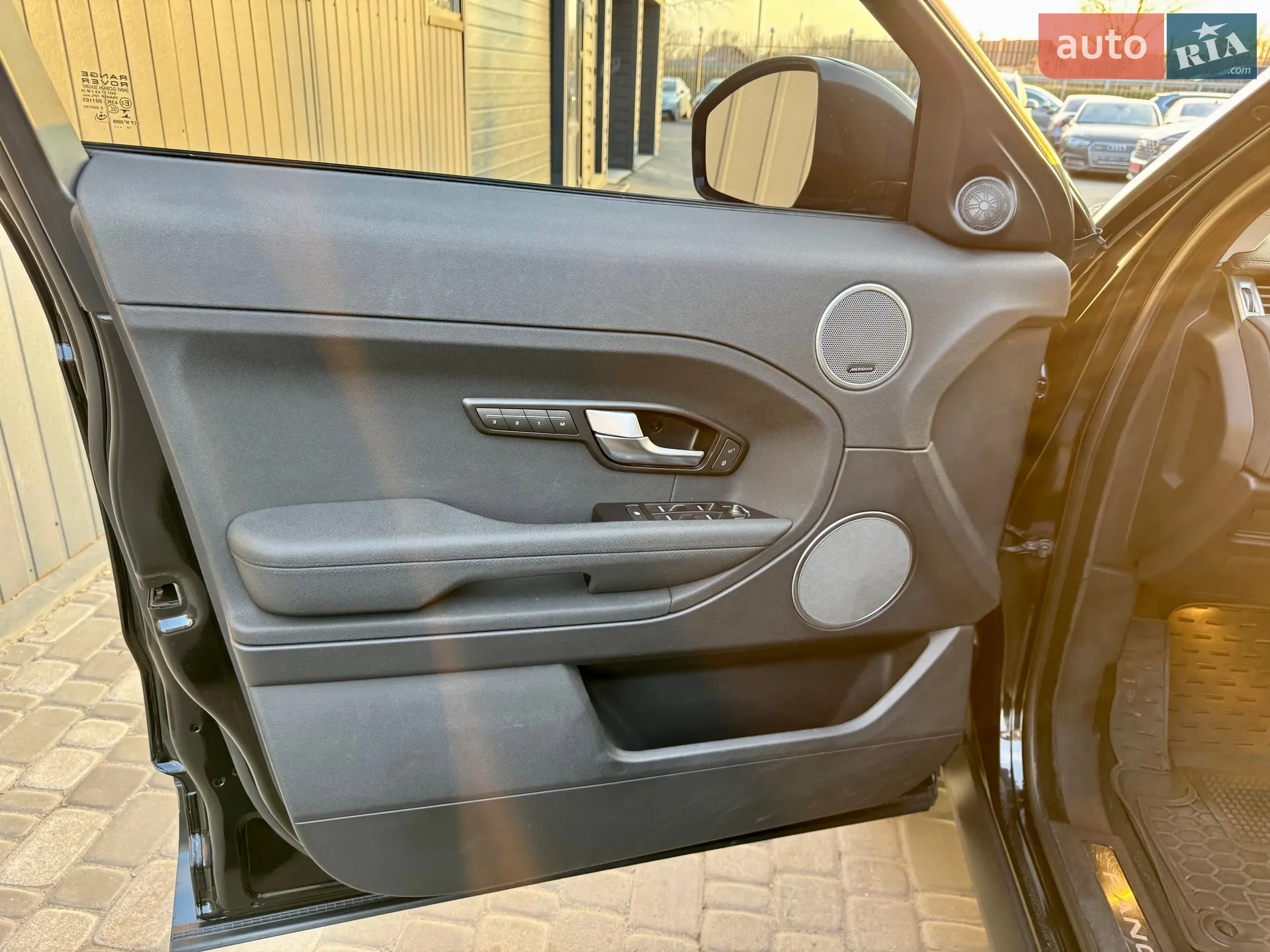 2015 Land Rover Range Rover Evoque - мініатюра 14