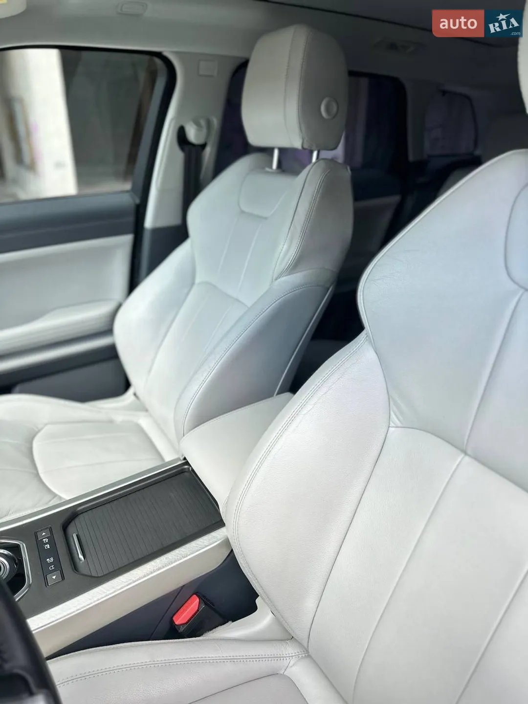 2015 Land Rover Range Rover Evoque - мініатюра 28