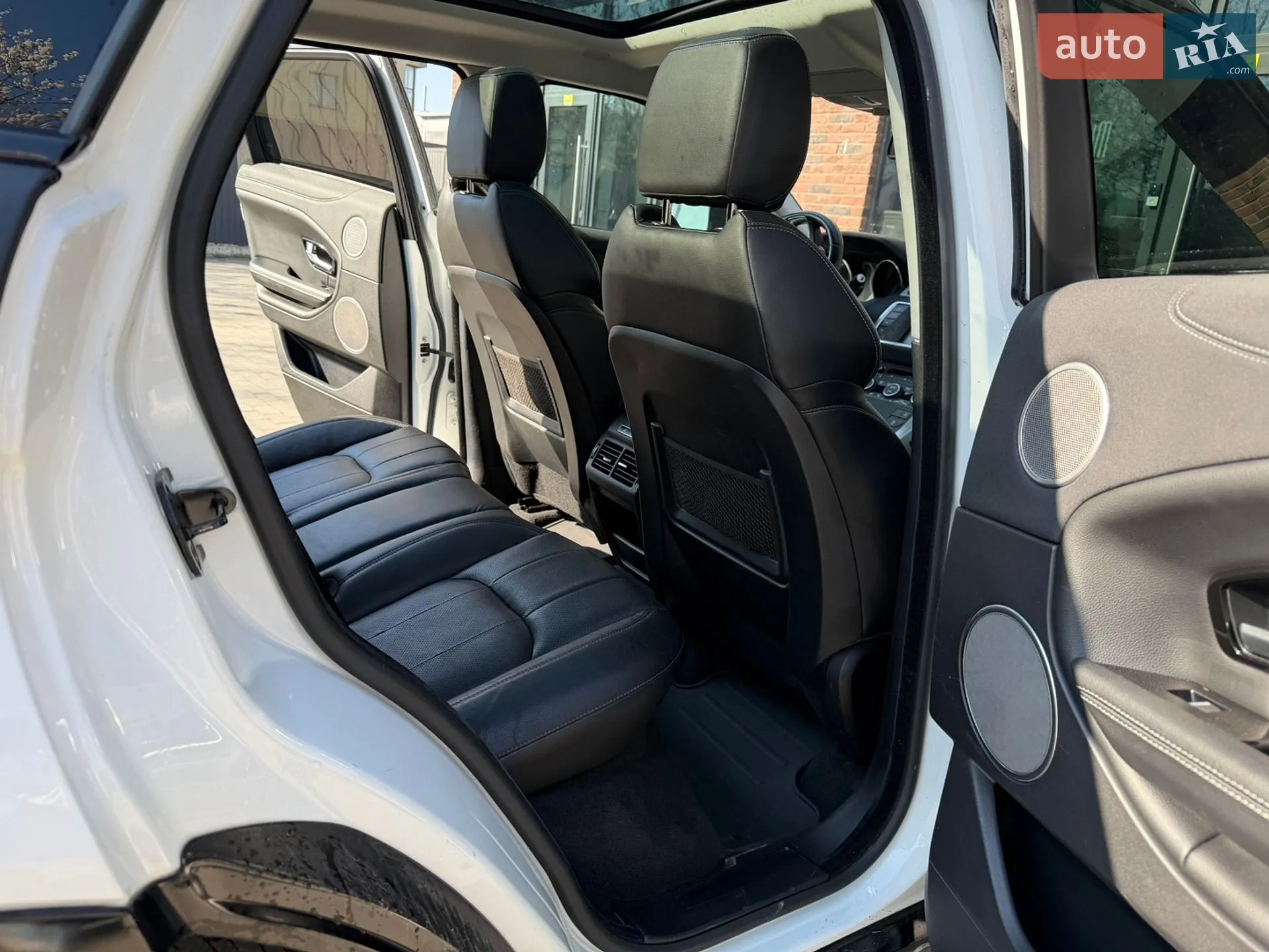2016 Land Rover Range Rover Evoque - мініатюра 32