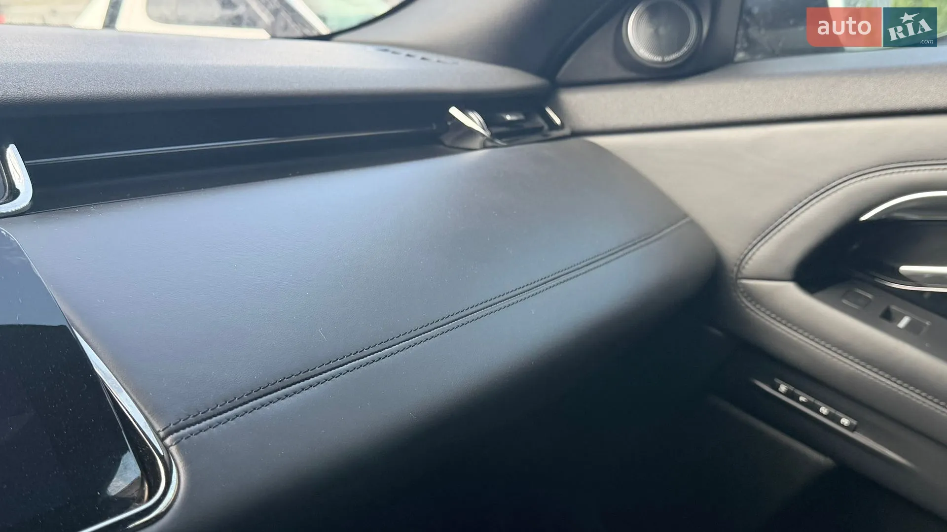 2019 Land Rover Range Rover Evoque - мініатюра 32