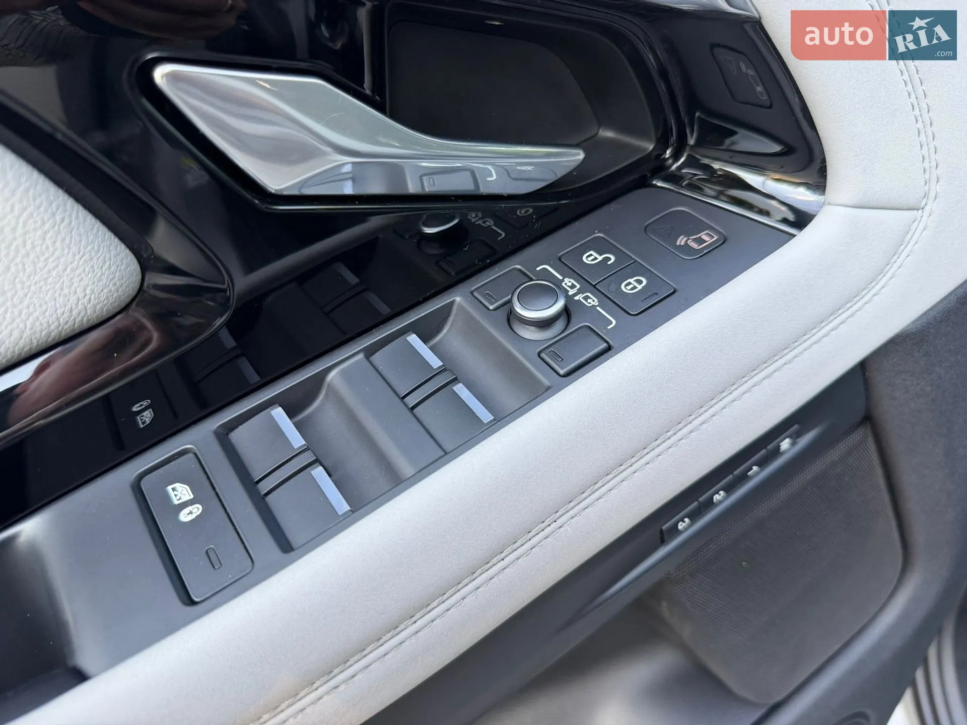 2019 Land Rover Range Rover Evoque - мініатюра 28
