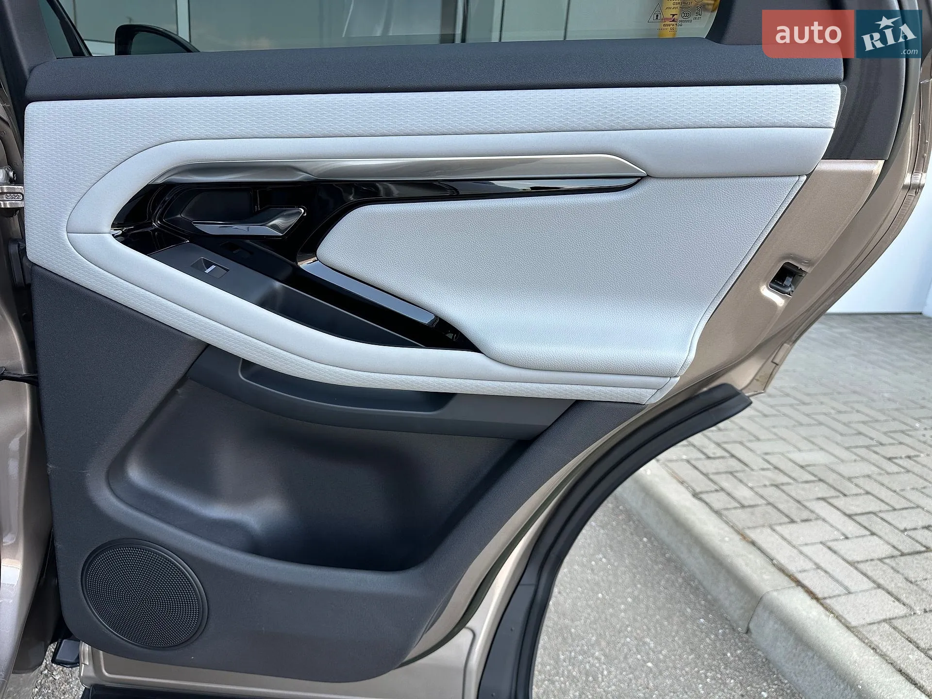 2023 Land Rover Range Rover Evoque - мініатюра 27