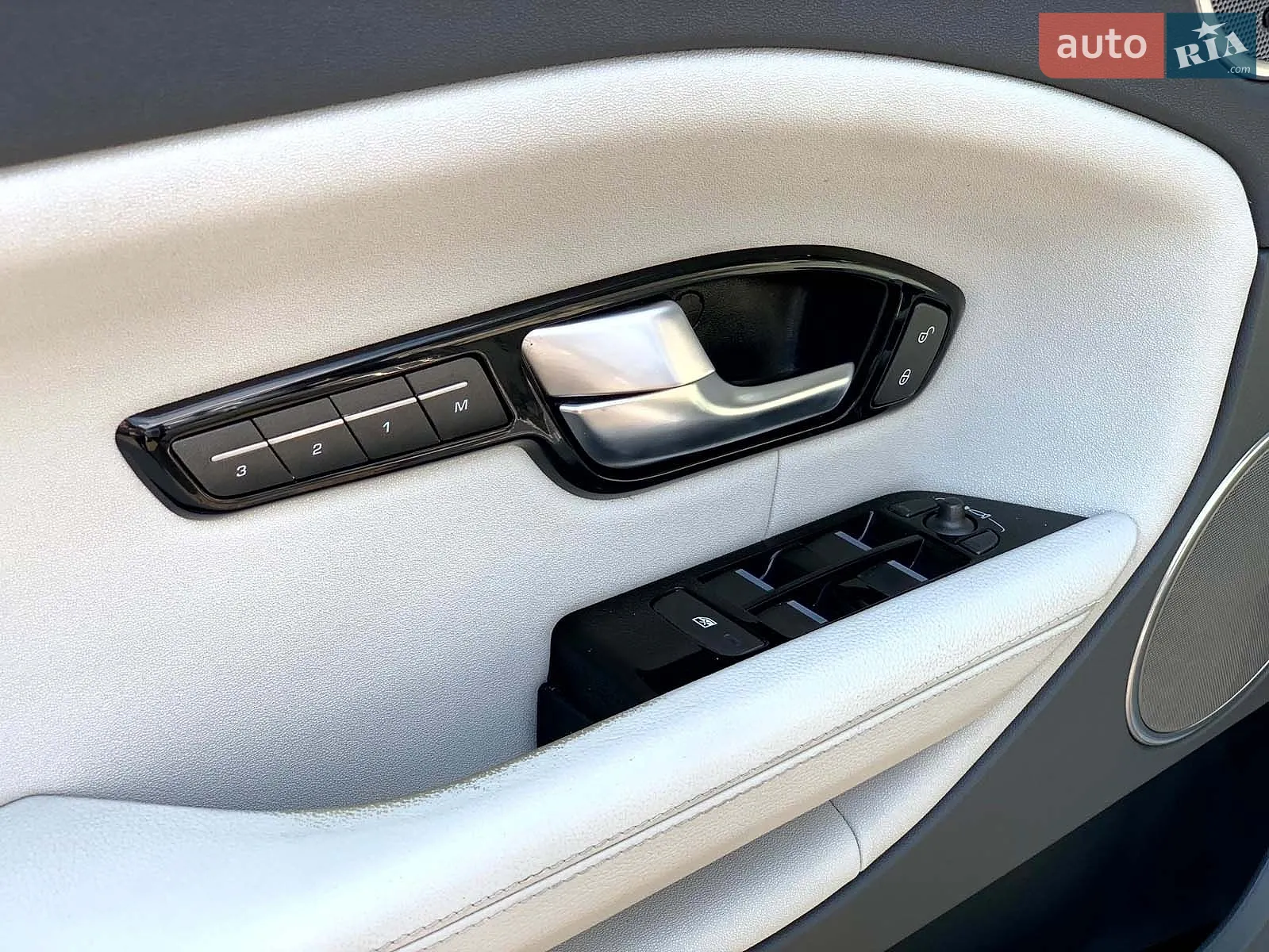 2015 Land Rover Range Rover Evoque - мініатюра 16