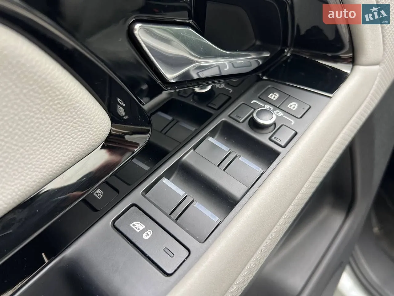 2021 Land Rover Range Rover Evoque - мініатюра 24