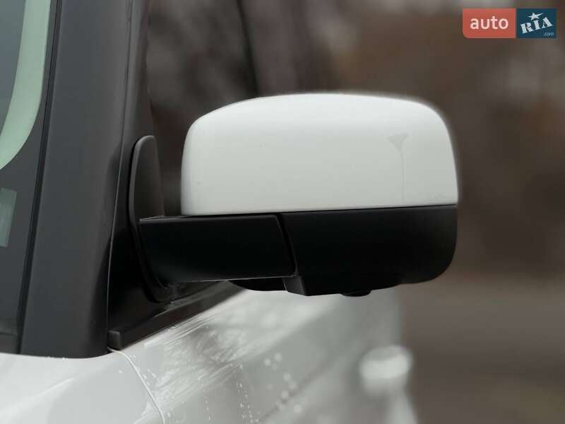 Внедорожник / Кроссовер Land Rover Range Rover Sport 2013 в Кривом Роге