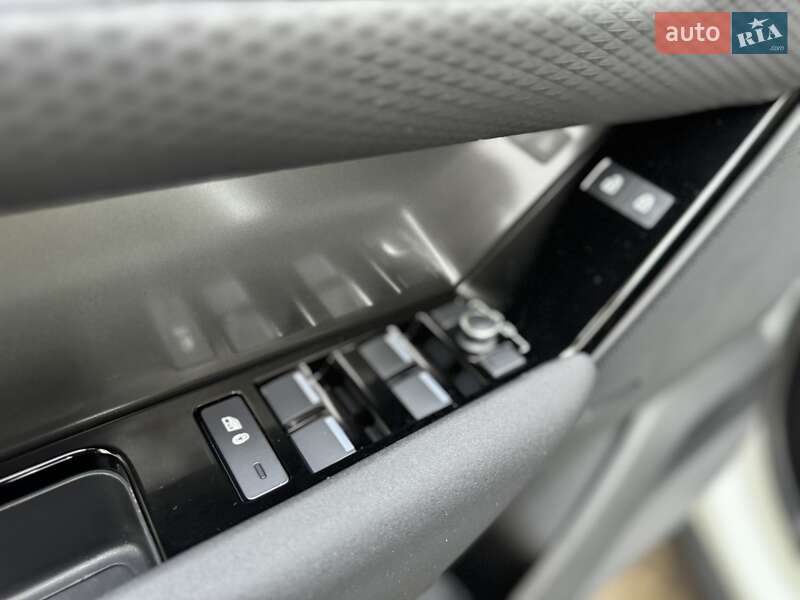 Внедорожник / Кроссовер Land Rover Range Rover Velar 2022 в Киеве