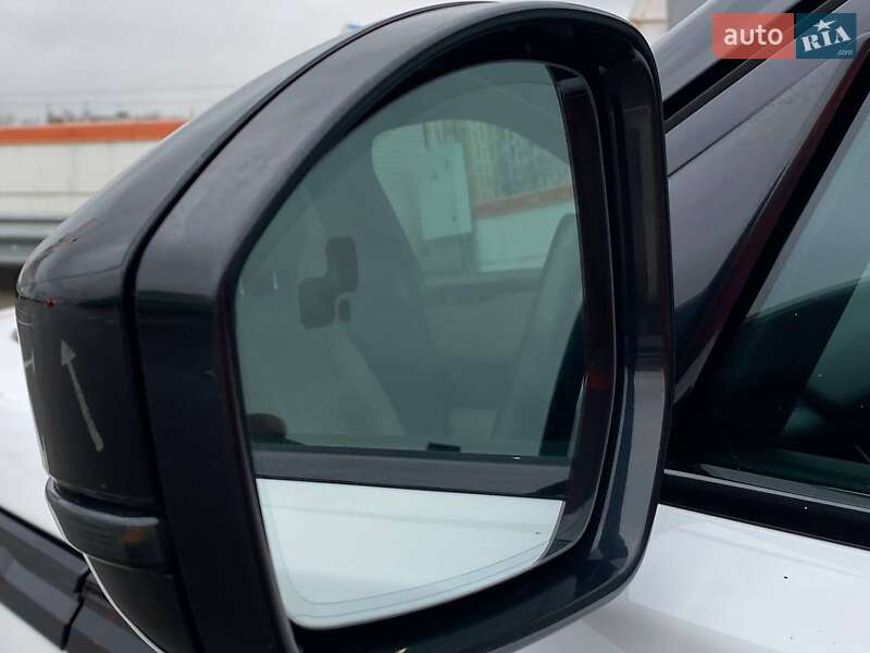 Внедорожник / Кроссовер Land Rover Range Rover Velar 2022 в Киеве