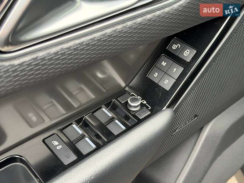 Позашляховик / Кросовер Land Rover Range Rover Velar 2017 в Кривому Розі
