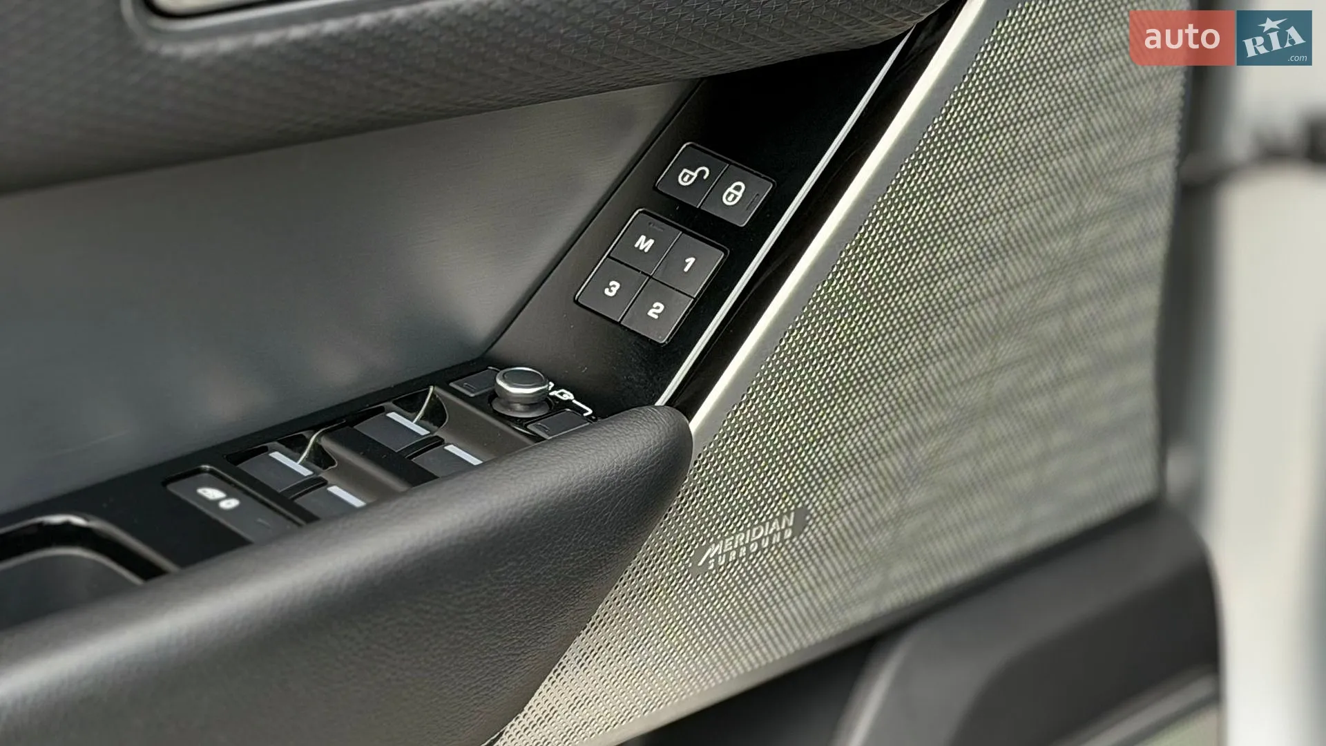 2018 Land Rover Range Rover Velar - мініатюра 38
