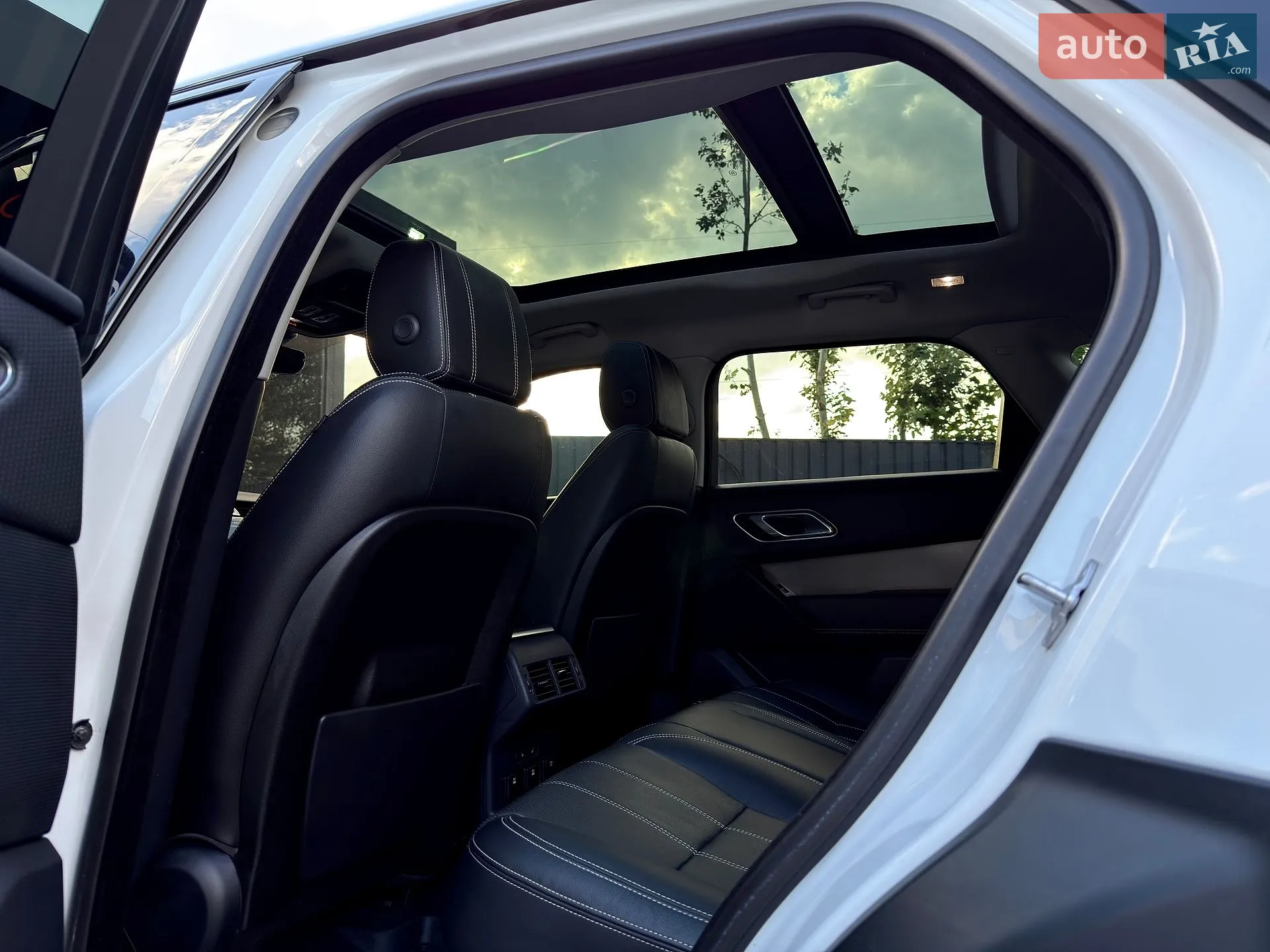2017 Land Rover Range Rover Velar - мініатюра 27